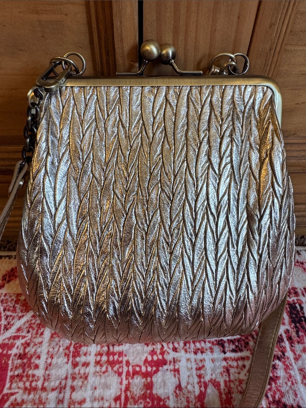 HOBO Metallic Gold Ruched Leather Top Kisslock Bag - Picture 4 of 12